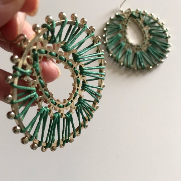 Green round thread drop earrings - Picture 2 of 7